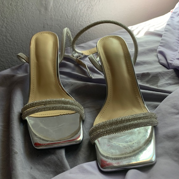 silver heels - Picture 1 of 2